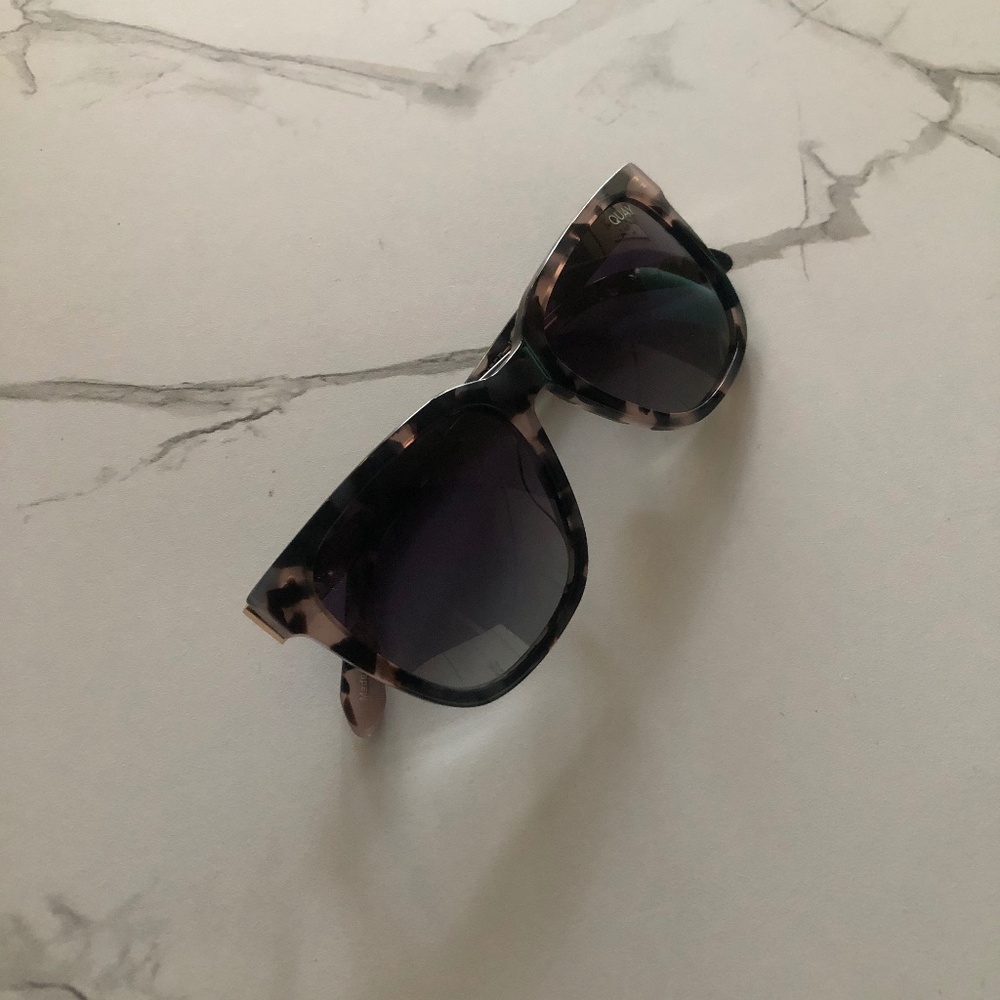 Quay Wired Large Sunglasses - Milky Tortoise